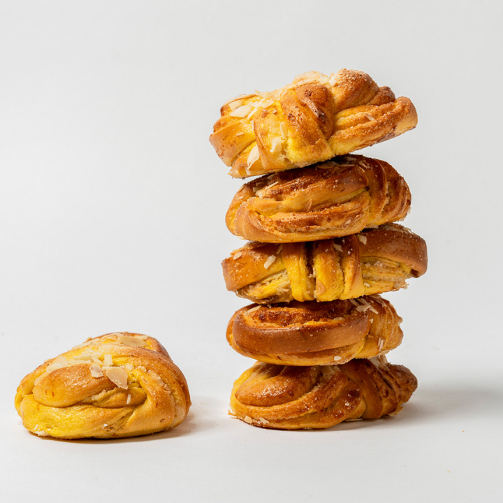 Köp 5 betala för 4 Saffransknutar i gruppen Alla produkter / Saffran hos Morgonexpressen (set-gateau-5saffransknut)