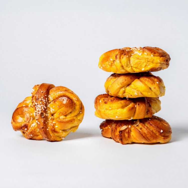 Köp 5 betala för 4 Saffransknutar i gruppen Alla produkter / Saffran hos Morgonexpressen (set-gateau-5saffransknut)